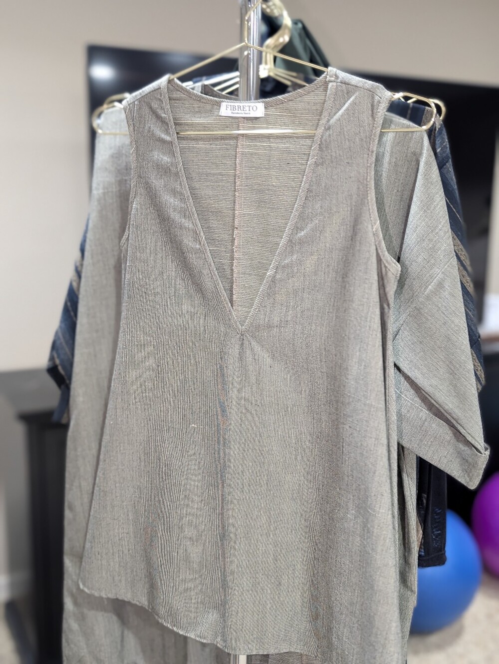 Women's Gray V-Neck Sleeveless Top